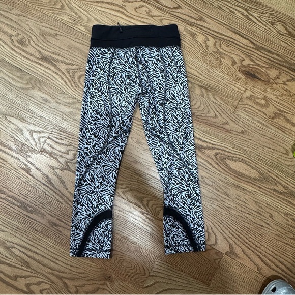 LULULEMON Run size 2 - Picture 2 of 5